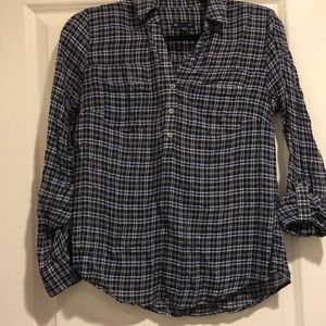 GAP Light weight plaid, quarter button down blouse